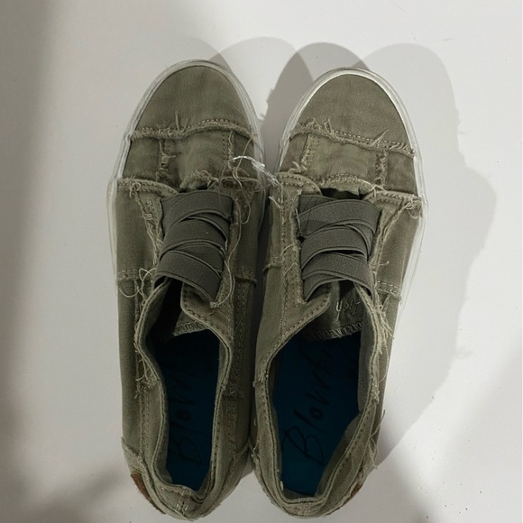 Blowfish Olive Distressed Sneakers blowfish fits 7.5/8 - Picture 1 of 4